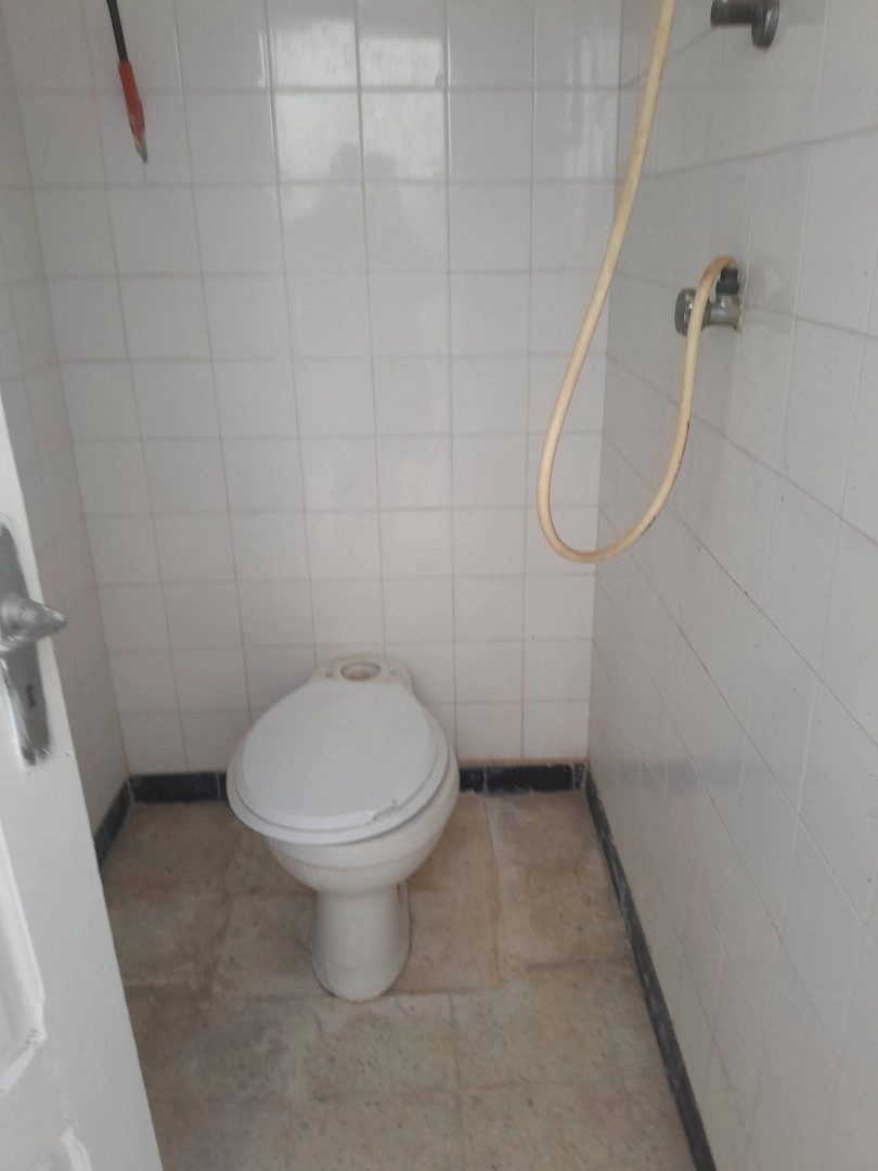 للبيع بالقيروان دار و قاراج بطريق سوسة على الطريق الرئيسي مقابل بن حلوة - 1