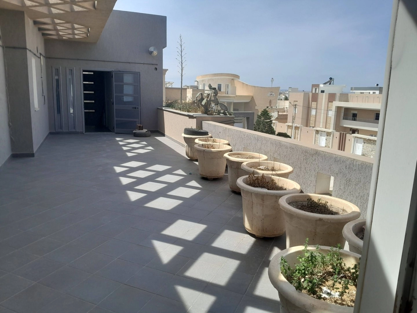 للكراء بالقيروان استديو مؤثث بحي اشبيليا